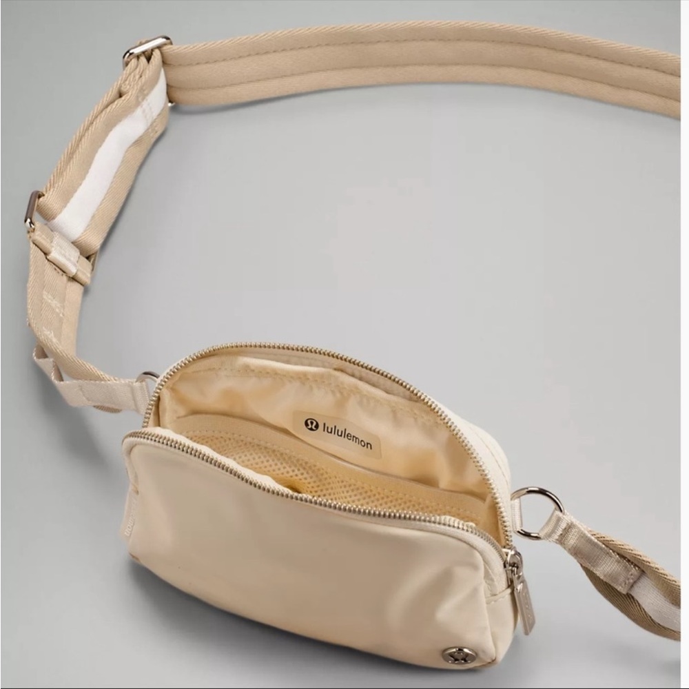Lululemon Everywhere Crossbody Bag - Picture 4 of 5